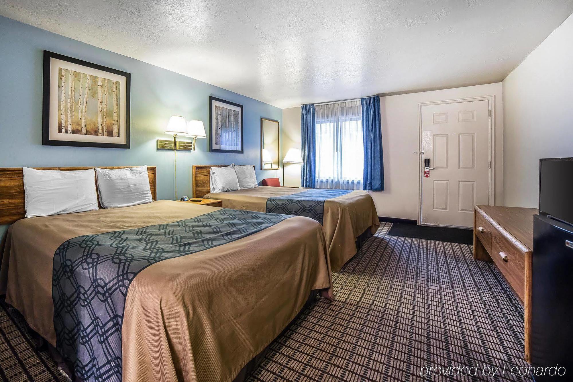 Econo Lodge Inn & Suites لوجان المظهر الخارجي الصورة
