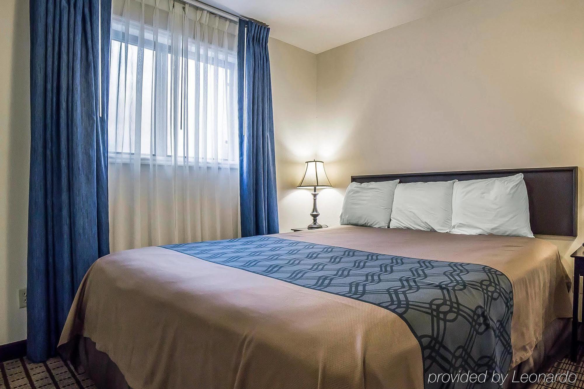 Econo Lodge Inn & Suites لوجان المظهر الخارجي الصورة